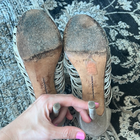 Dolce Vita size 9 champagne back zipper heels with tassels - Picture 3 of 8